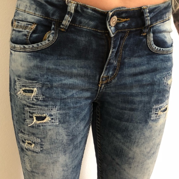 Distressed jeans - Picture 2 of 8